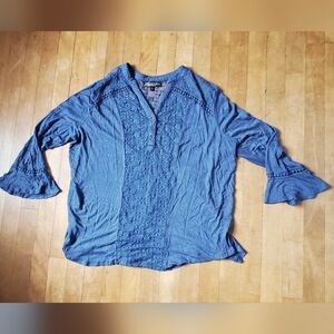 Absolutely Famous Top